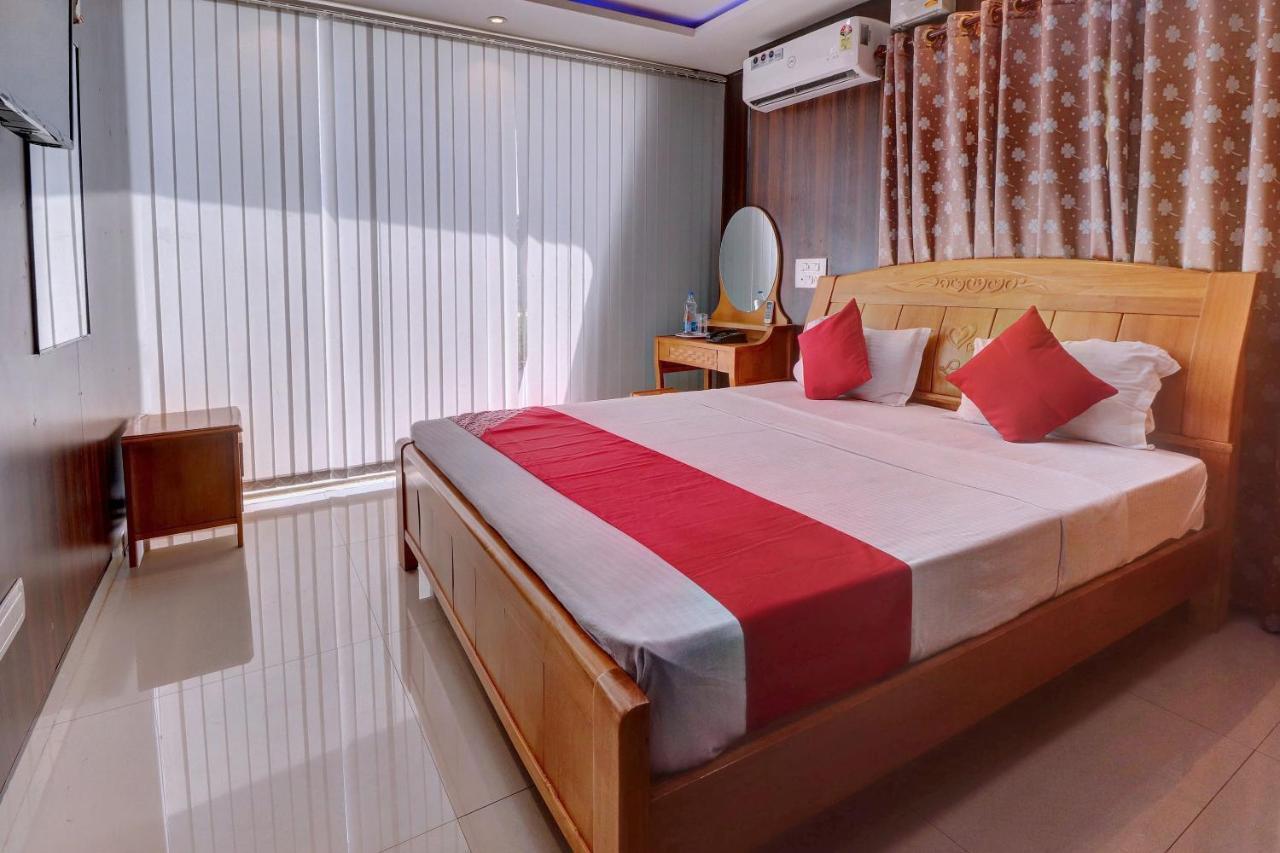 Oyo 24245 Dv Residency Hotel Bhadravati Exterior foto